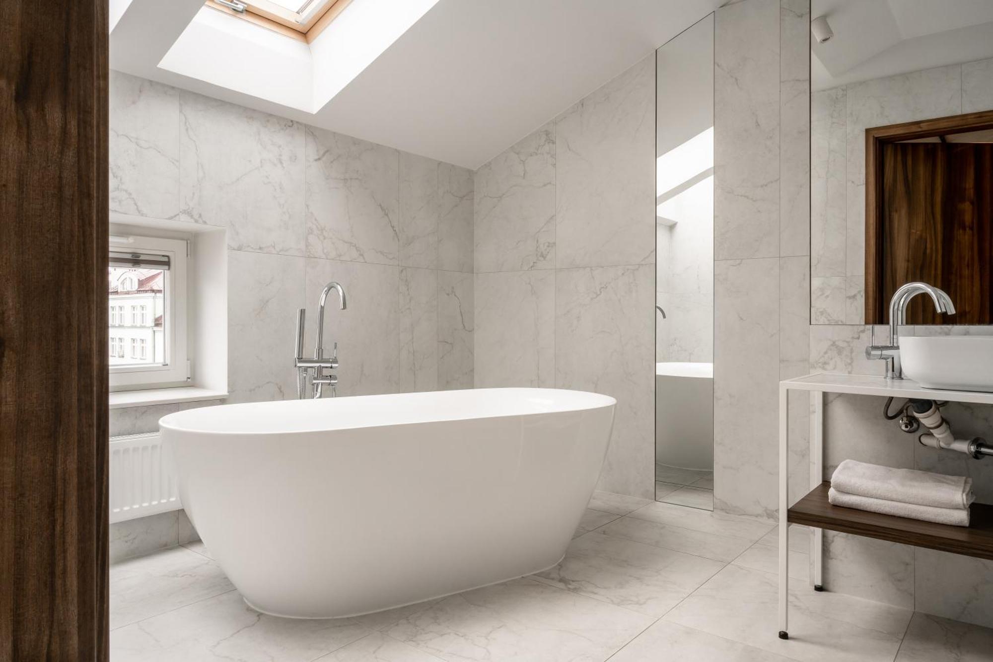 Superior Double or Twin Room Bathtub